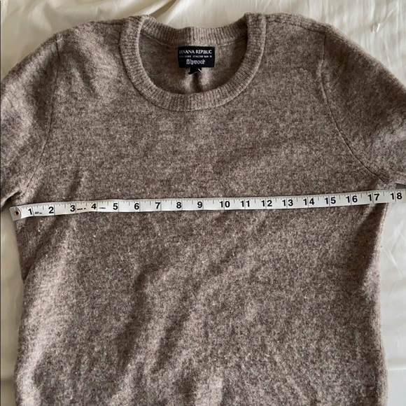 Banana Republic Beige sweater - Picture 4 of 4